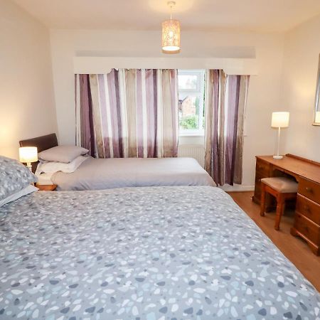 The Hawthorns Villa Честър Екстериор снимка