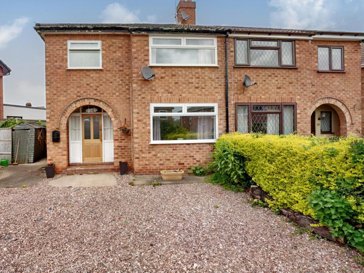 The Hawthorns Villa Честър Екстериор снимка
