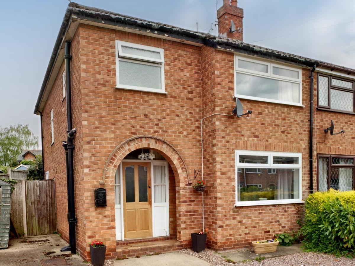 The Hawthorns Villa Честър Екстериор снимка